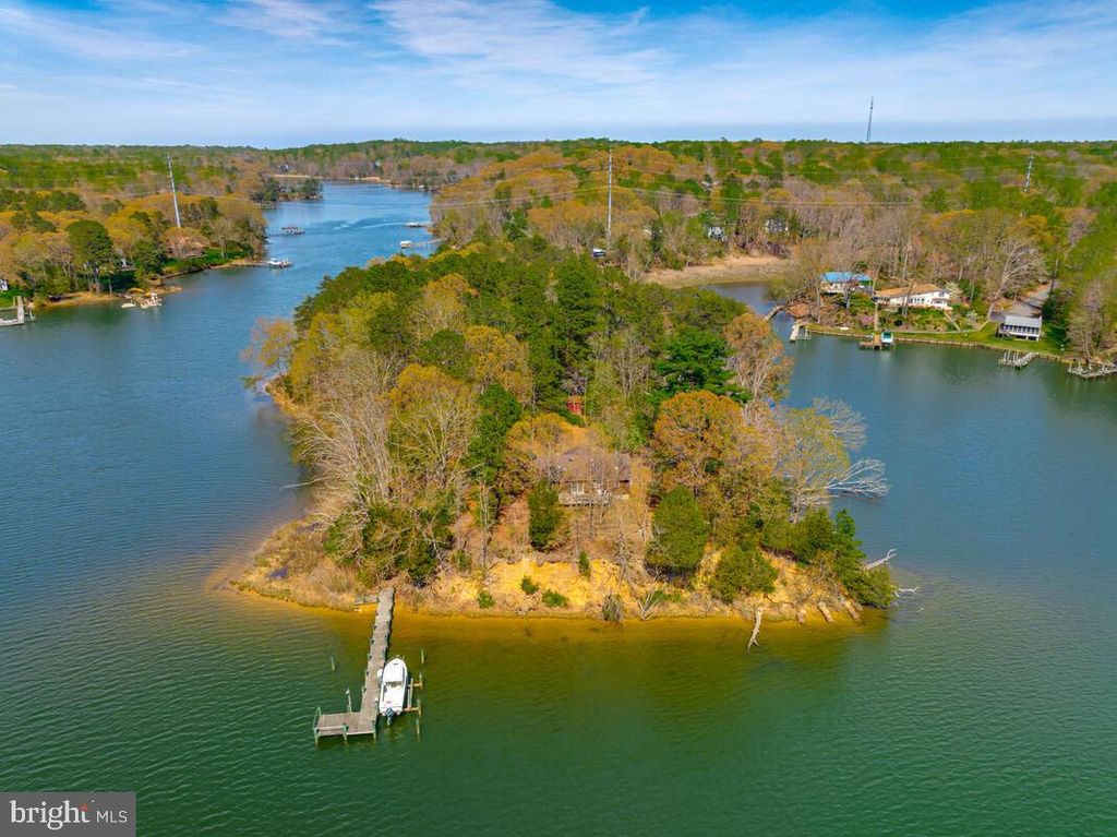 Image 7 of property listing at 1050 PLANTERS WHARF RD, Lusby, MD 20657