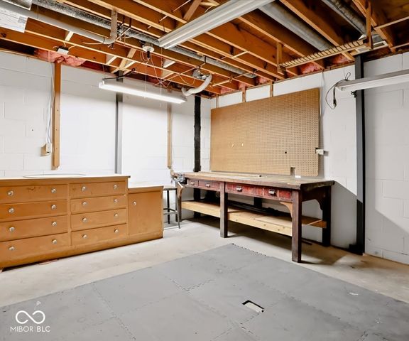 2601 S Trotters Run, Bloomington, IN 47401