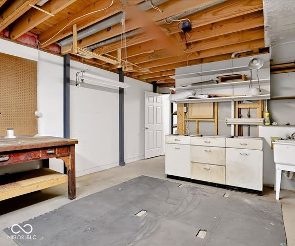 2601 S Trotters Run, Bloomington, IN 47401