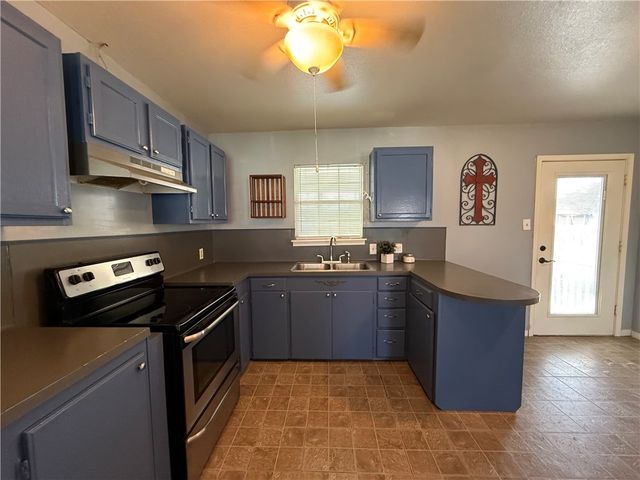 427 Field Ave, Taft, TX 78390