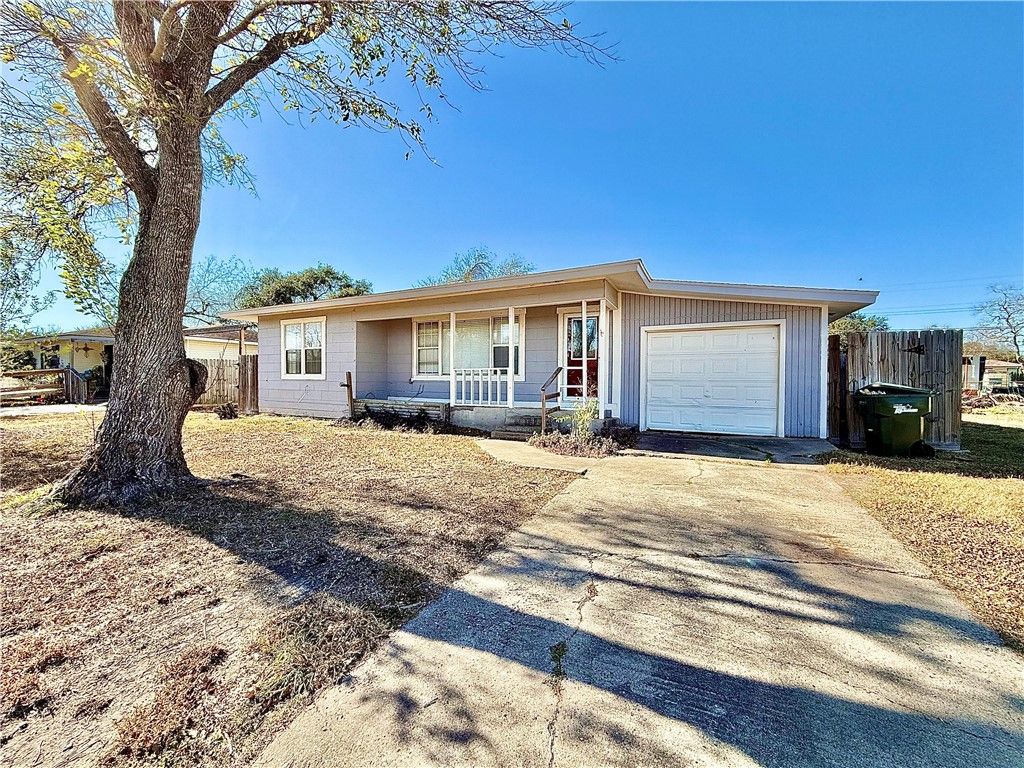 427 Field Ave, Taft, TX 78390