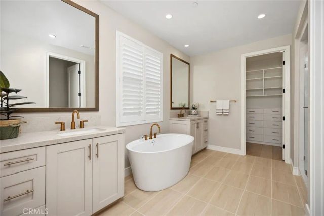 142 Sabbia, Irvine, CA 92602