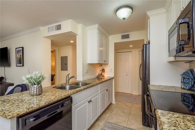 950 BROADWAY 103, Dunedin, FL 34698