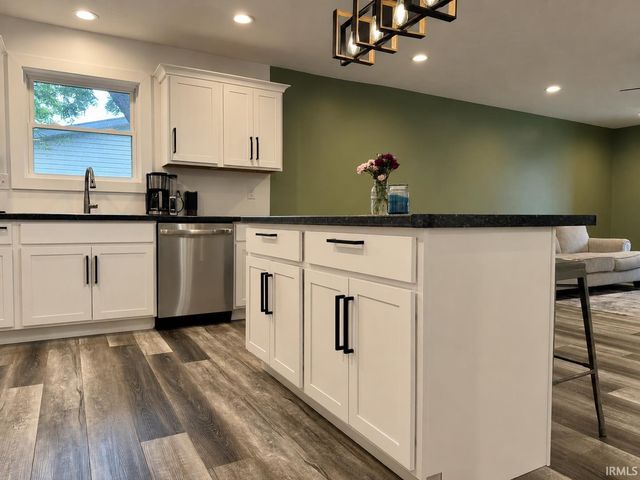 422 17th Street, Bedford, IN 47421