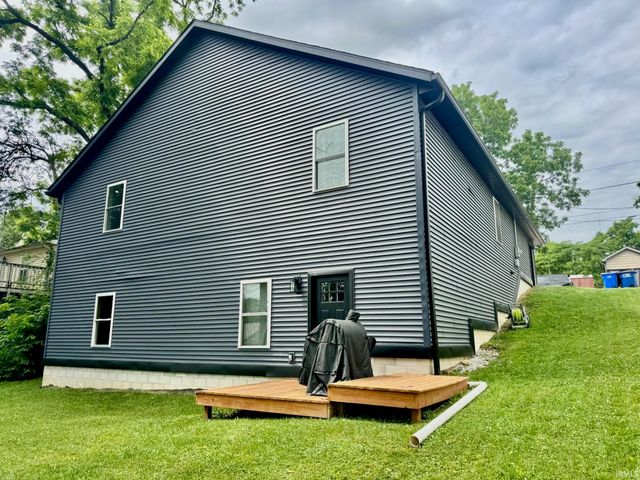 422 17th Street, Bedford, IN 47421