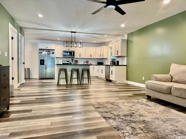 422 17th Street, Bedford, IN 47421