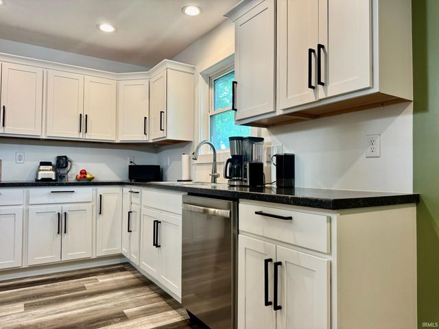 422 17th Street, Bedford, IN 47421