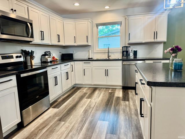 422 17th Street, Bedford, IN 47421