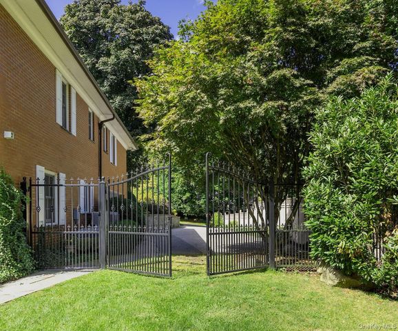 169 Clinton Avenue, Dobbs Ferry, NY 10522