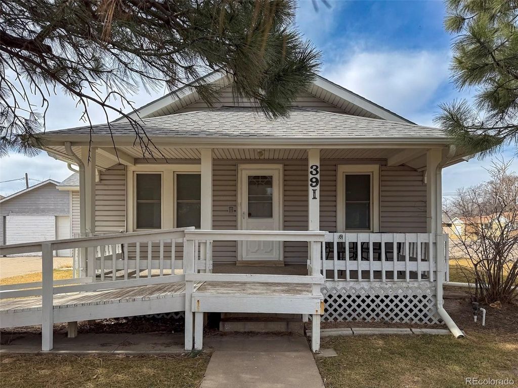391 Cherry St, Burlington, CO 80807