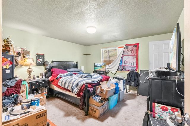 18525 E Evans Creek Road, Rogue River, OR 97537