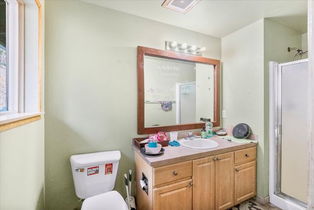 18525 E Evans Creek Road, Rogue River, OR 97537