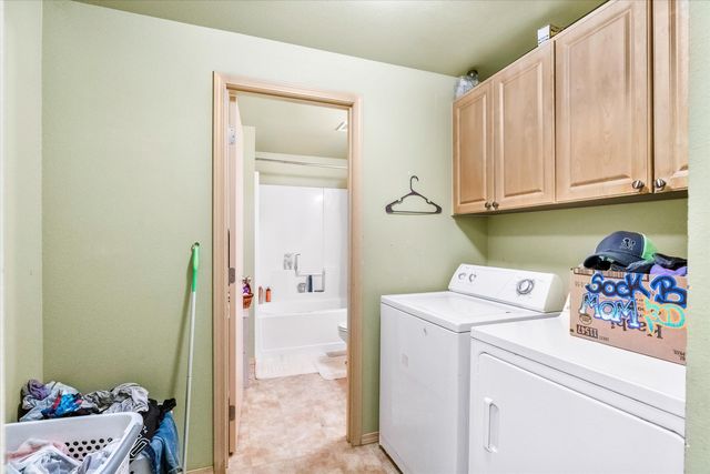 18525 E Evans Creek Road, Rogue River, OR 97537