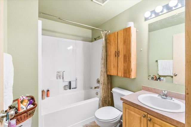 18525 E Evans Creek Road, Rogue River, OR 97537