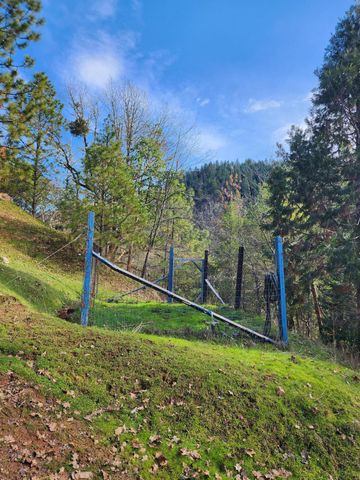 18525 E Evans Creek Road, Rogue River, OR 97537