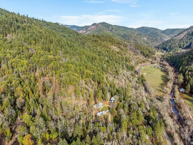 18525 E Evans Creek Road, Rogue River, OR 97537