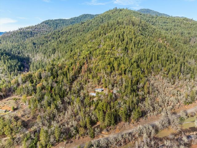 18525 E Evans Creek Road, Rogue River, OR 97537