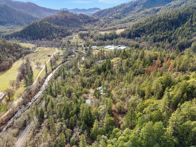 18525 E Evans Creek Road, Rogue River, OR 97537