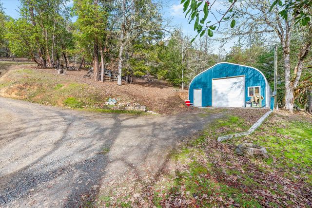 18525 E Evans Creek Road, Rogue River, OR 97537