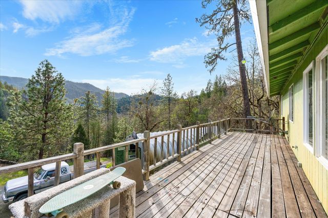 18525 E Evans Creek Road, Rogue River, OR 97537
