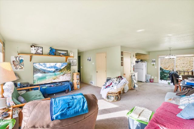 18525 E Evans Creek Road, Rogue River, OR 97537