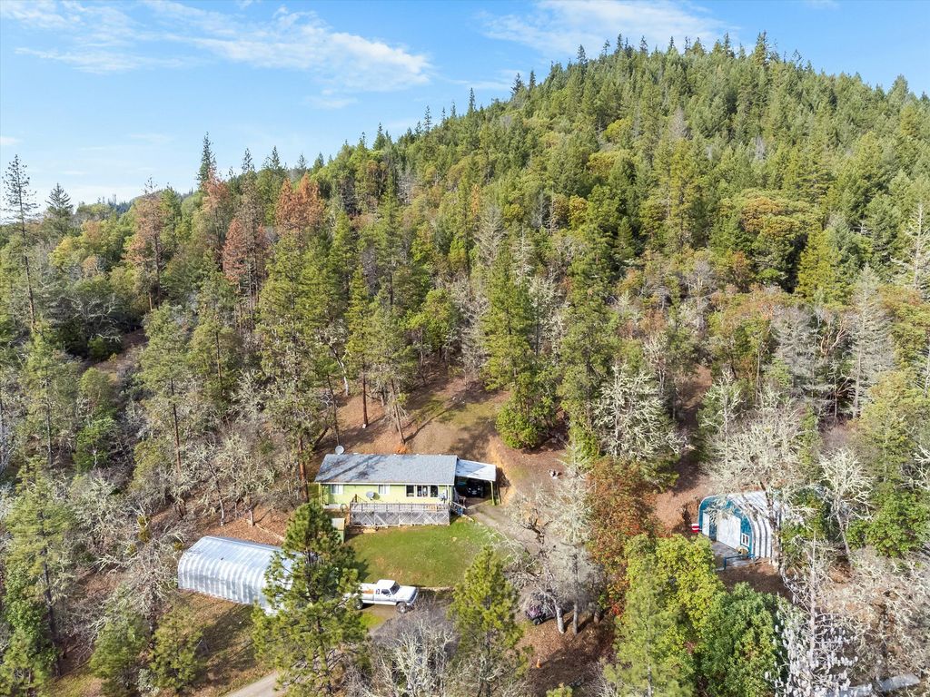 18525 E Evans Creek Road, Rogue River, OR 97537