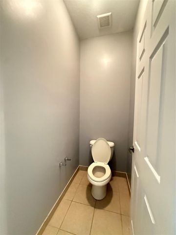 2851 W Prospect Road 207, Tamarac, FL 33309