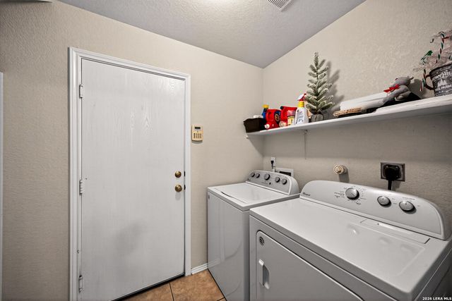 7447 SADDLE BEND DR, San Antonio, TX 78238