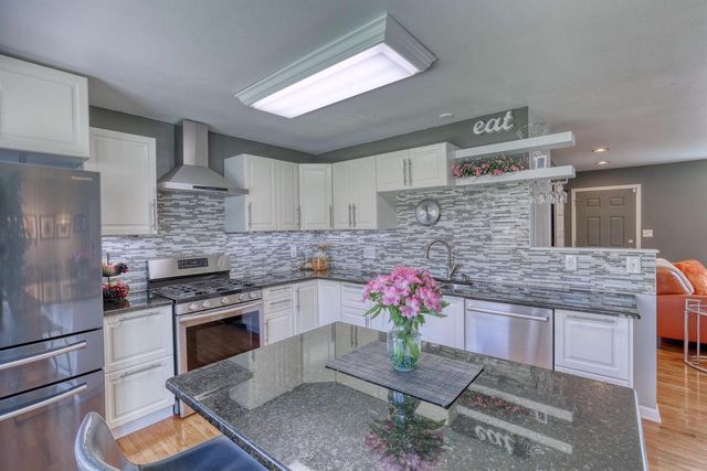 10912 W Kaul AVENUE, Milwaukee, WI 53225