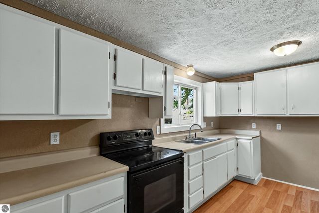 110 E Tyrell Street, St Louis, MI 48880