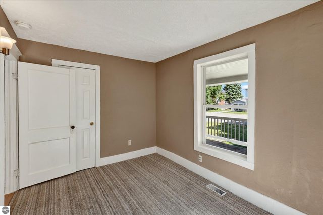 110 E Tyrell Street, St Louis, MI 48880