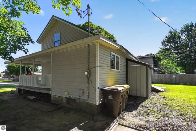 110 E Tyrell Street, St Louis, MI 48880