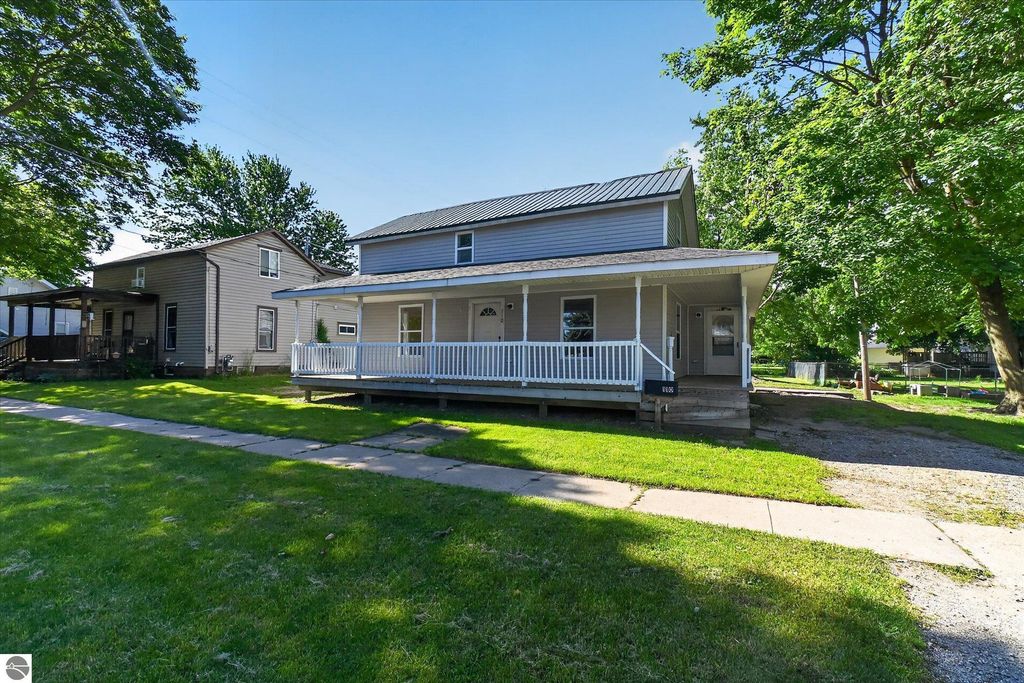 Image 4 of property listing at 110 E Tyrell Street, St Louis, MI 48880