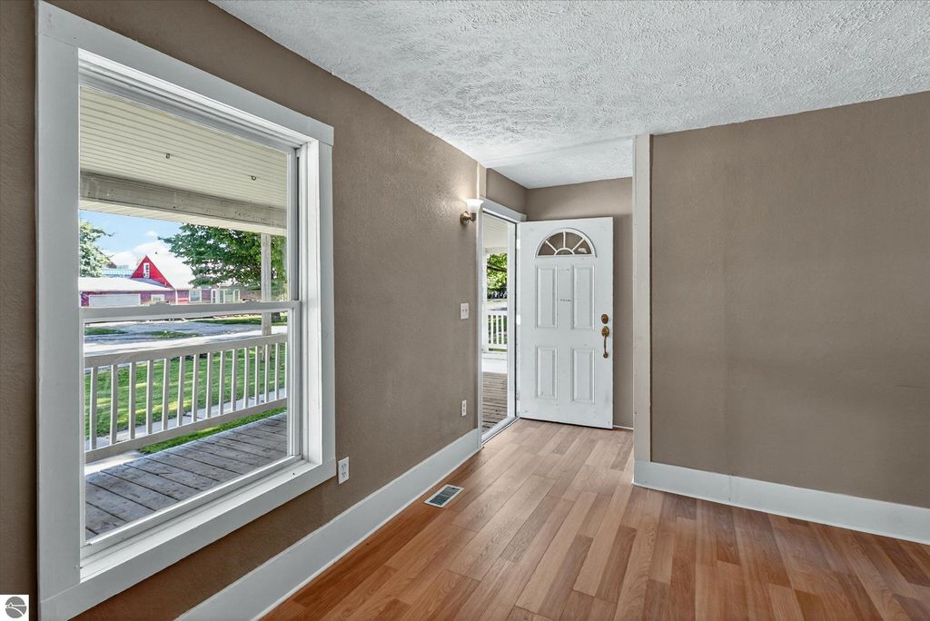 Image 8 of property listing at 110 E Tyrell Street, St Louis, MI 48880