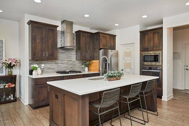 4722 152nd Street, Urbandale, IA 50323