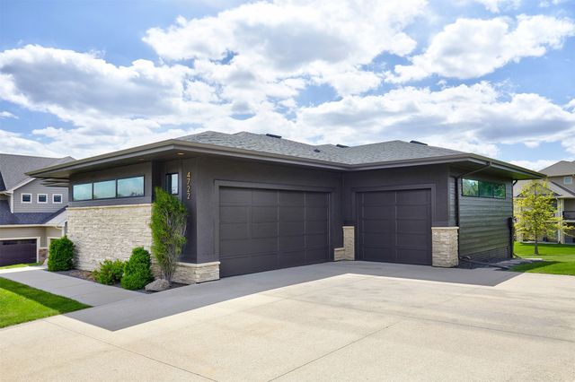 4722 152nd Street, Urbandale, IA 50323