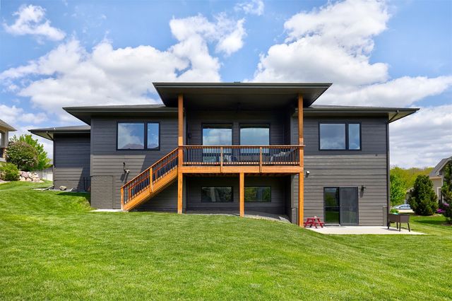 4722 152nd Street, Urbandale, IA 50323