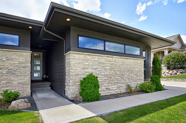 4722 152nd Street, Urbandale, IA 50323