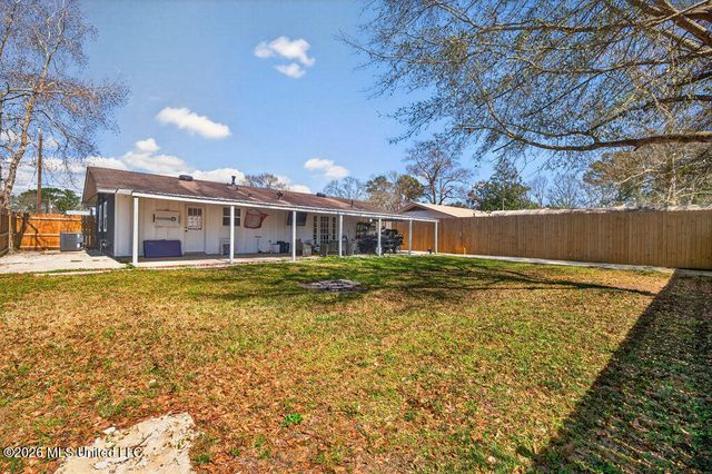 215 Maple Drive, Ocean Springs, MS 39564