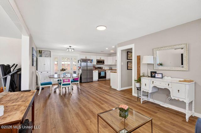 215 Maple Drive, Ocean Springs, MS 39564