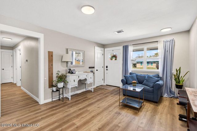 215 Maple Drive, Ocean Springs, MS 39564