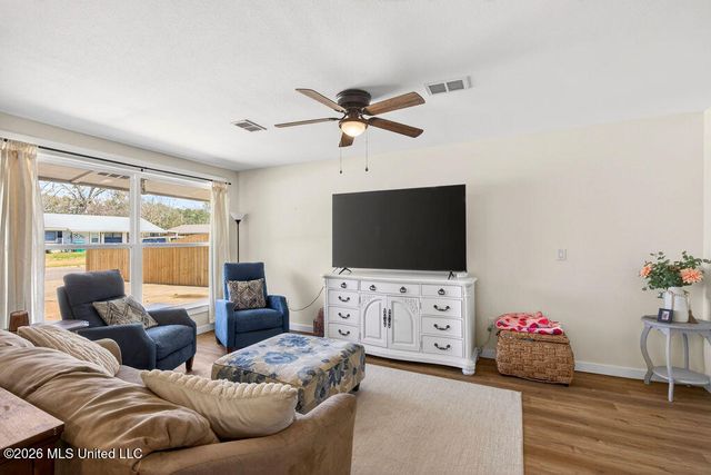 215 Maple Drive, Ocean Springs, MS 39564