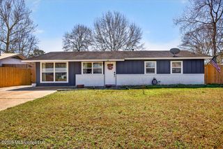 215 Maple Drive, Ocean Springs, MS 39564