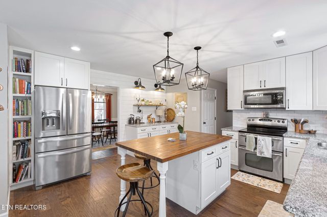 1117 Harbour Shore Drive, Knoxville, TN 37934