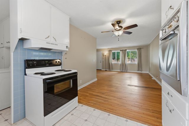 1448 N Prairie Ln, Derby, KS 67037