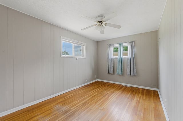 1448 N Prairie Ln, Derby, KS 67037