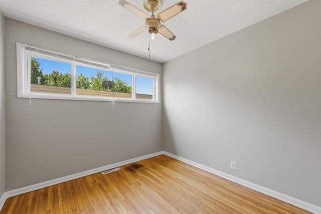 1448 N Prairie Ln, Derby, KS 67037