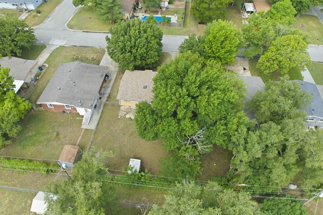 1448 N Prairie Ln, Derby, KS 67037
