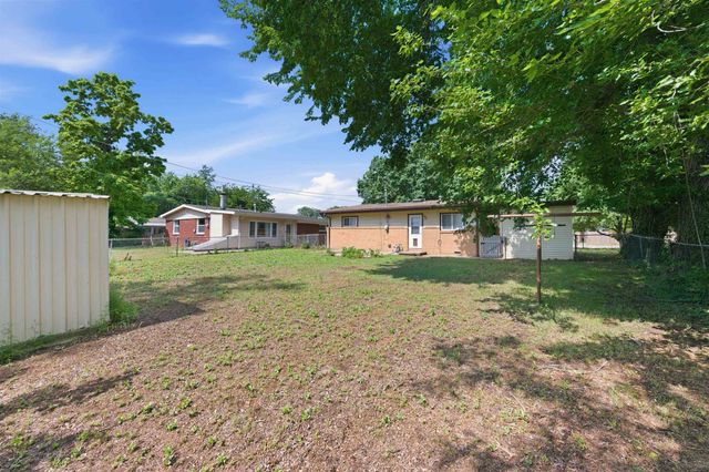1448 N Prairie Ln, Derby, KS 67037