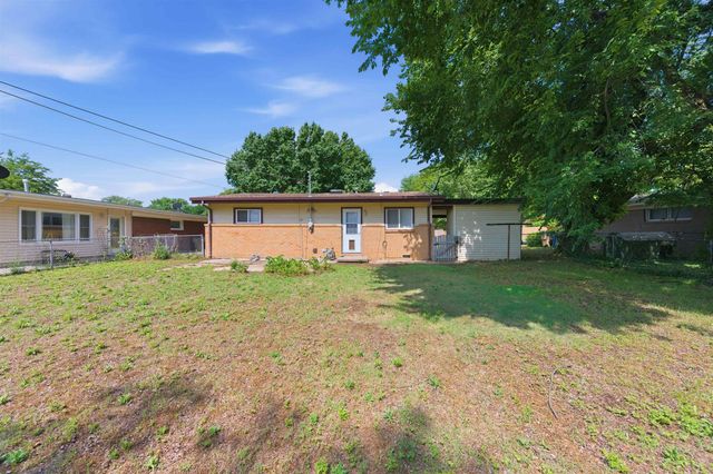 1448 N Prairie Ln, Derby, KS 67037